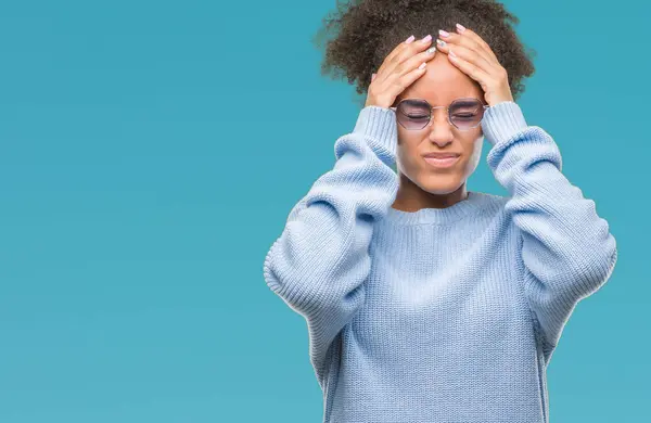 Jovem Afro Americana Vestindo Óculos Sobre Fundo Isolado Sofrendo Dor — Fotografia de Stock