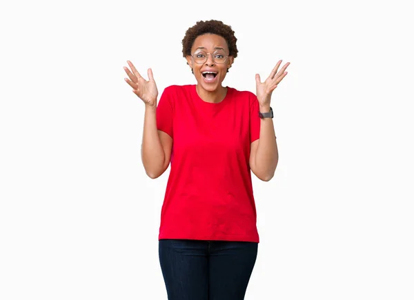 Linda Jovem Afro Americana Vestindo Óculos Sobre Fundo Isolado Celebrando — Fotografia de Stock