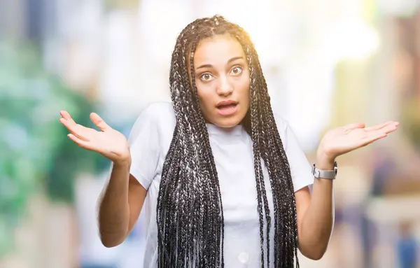 Young Gevlochten Hair Afrikaans Amerikaans Meisje Geïsoleerde Achtergrond Clueless Verward — Stockfoto