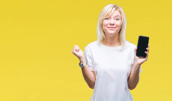 Jonge Mooie Blonde Vrouw Weergegeven Scherm Van Smartphone Geïsoleerde Achtergrond — Stockfoto