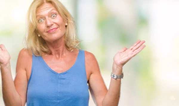 Blonde Vrouw Van Middelbare Leeftijd Geïsoleerde Achtergrond Clueless Verward Expressie — Stockfoto