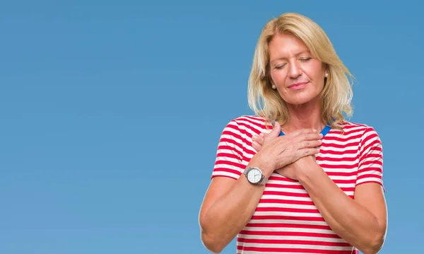 Blonde Vrouw Van Middelbare Leeftijd Geïsoleerde Achtergrond Glimlachend Met Handen — Stockfoto