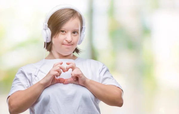 Fiatal Felnőtt Fejhallgató Viselése Alatt Szerelmes Szív Szimbólum Kéz Alakú — Stock Fotó