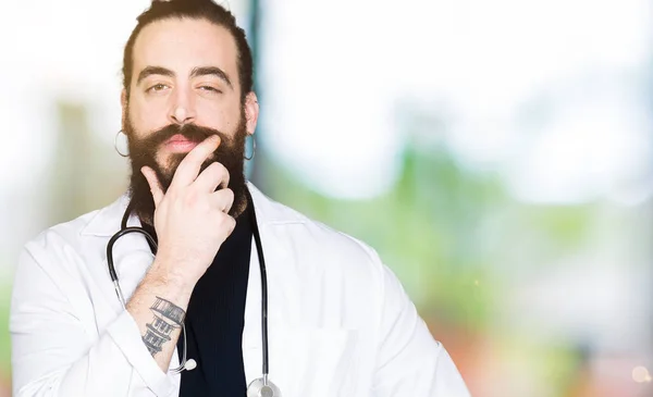 Doctor Long Hair Wearing Medical Coat Stethoscope Looking Confident Camera — Stock Photo, Image