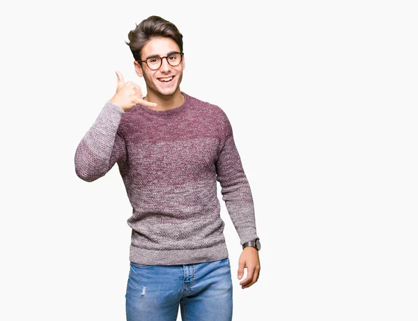 Homem Bonito Jovem Usando Óculos Sobre Fundo Isolado Sorrindo Fazendo — Fotografia de Stock