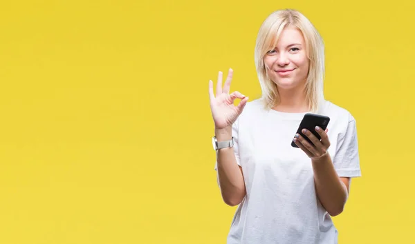 Jonge Mooie Blonde Vrouw Met Smartphone Geïsoleerde Achtergrond Doen Teken — Stockfoto