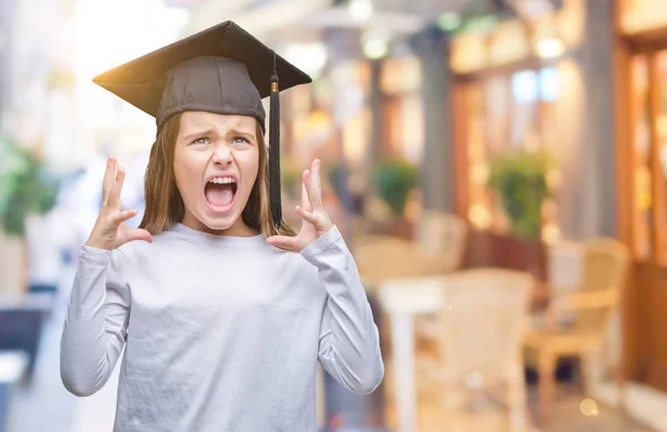 Joven Hermosa Chica Con Gorra Graduado Sobre Fondo Aislado Loco — Foto de Stock