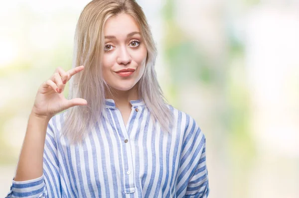 Mujer Rubia Joven Sobre Fondo Aislado Sonriente Seguro Gesto Con — Foto de Stock