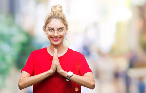 Giovane Bella Donna Bionda Indossa Shirt Rossa Occhiali Sfondo Isolato — Foto Stock