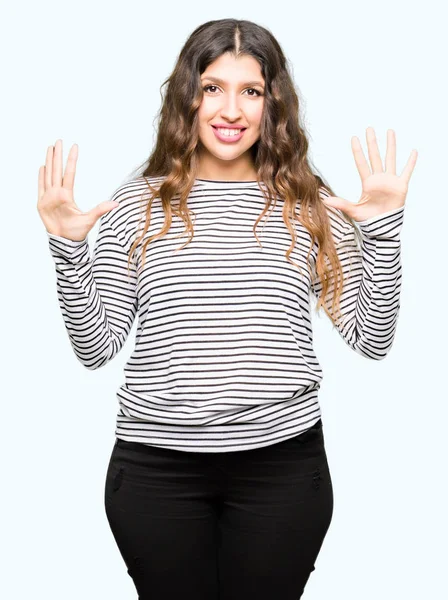 Jovem Mulher Bonita Vestindo Listras Suéter Mostrando Apontando Para Cima — Fotografia de Stock