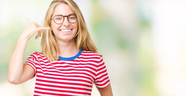 Hermosa Joven Con Gafas Sobre Fondo Aislado Sonriendo Haciendo Gesto —  Fotos de Stock