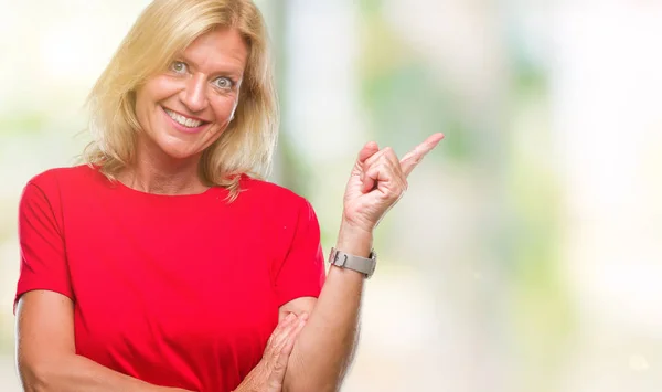 Blonde Frau Mittleren Alters Über Isoliertem Hintergrund Mit Einem Breiten — Stockfoto