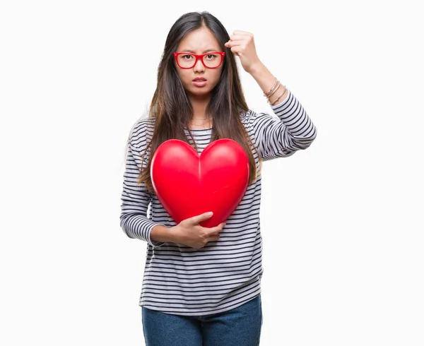 Jovem Mulher Asiática Amor Segurando Ler Coração Sobre Isolado Fundo — Fotografia de Stock