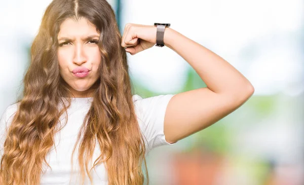 Jeune Belle Femme Portant Shirt Blanc Décontracté Personne Forte Montrant — Photo