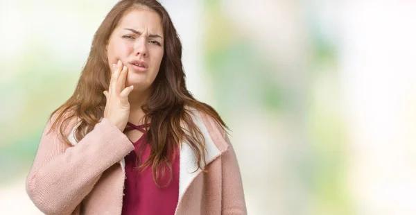 Mulher Bonita Size Jovem Vestindo Casaco Inverno Sobre Fundo Isolado — Fotografia de Stock