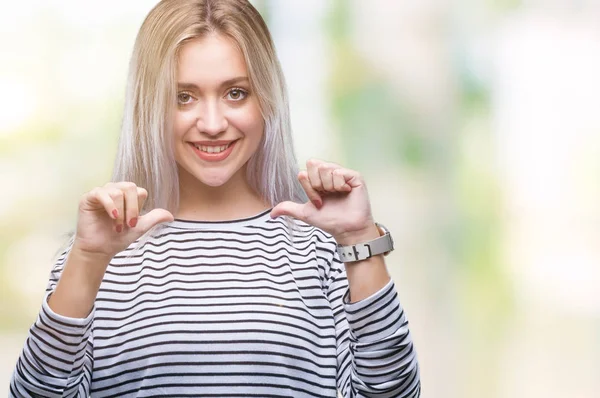 Mladá Blond Žena Izolované Pozadí Sebevědomým Úsměvem Tváři Polohovací Sebe — Stock fotografie