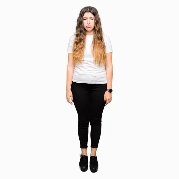 Młoda Kobieta Piękna Noszenie Shirt Biały Dorywczo Depresji Martwić Cierpienie — Zdjęcie stockowe