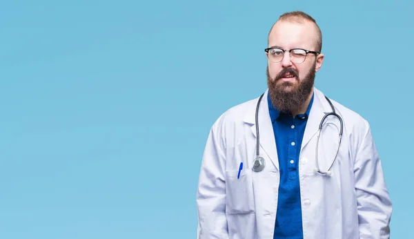 Jonge Blanke Dokter Man Dragen Medische Witte Vacht Geïsoleerde Achtergrond — Stockfoto