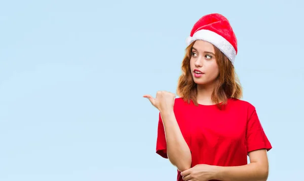 Joven Hermosa Mujer Sobre Fondo Aislado Con Sombrero Navidad Sonriendo —  Fotos de Stock