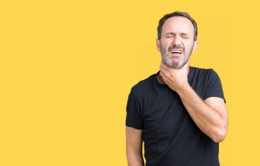 Yakışıklı orta yaş ağarmış komuta sizde izole üzerinde arka plan ağrılı boyun, boğaz gribi, kesek ve enfeksiyon için dokunaklı