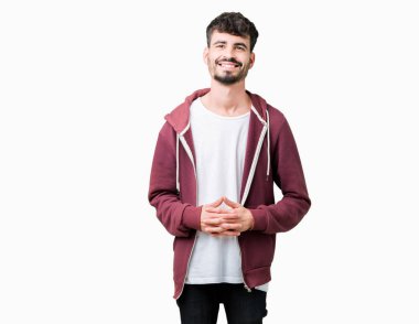 Genç yakışıklı adam arka plan eller birlikte izole ve rahat ve neşeli gülümseyen parmak çarpı işareti. Başarı ve iyimser