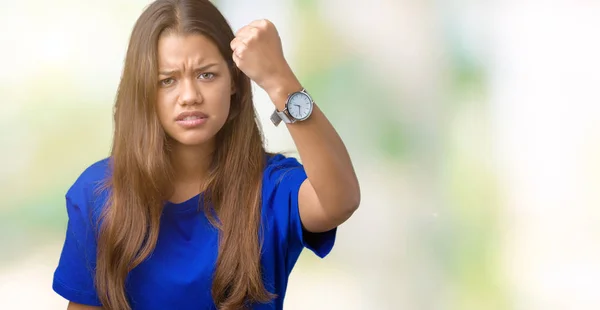 Joven Hermosa Morena Vistiendo Camiseta Azul Sobre Fondo Aislado Enojado — Foto de Stock