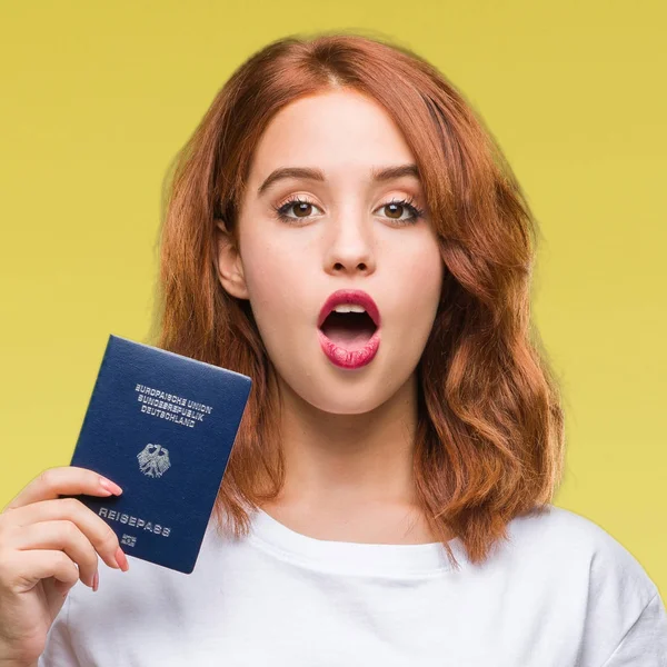 Joven Mujer Hermosa Sosteniendo Pasaporte Alemania Sobre Fondo Aislado Asustado — Foto de Stock