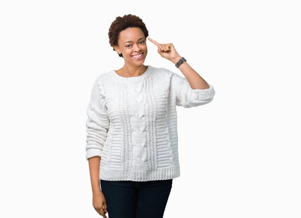 Linda Jovem Afro Americana Vestindo Suéter Sobre Fundo Isolado Sorrindo — Fotografia de Stock