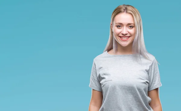 Jonge Blonde Vrouw Geïsoleerde Achtergrond Met Een Gelukkig Cool Glimlach — Stockfoto