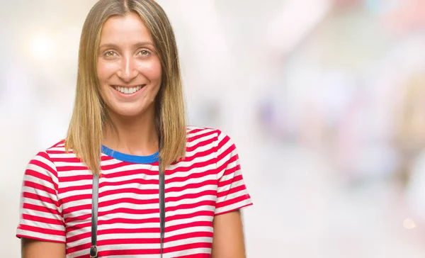 Junge Schöne Frau Die Fotos Mit Vintage Fotokamera Über Isoliertem — Stockfoto