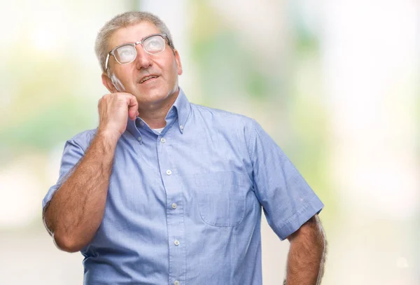 Bello Uomo Anziano Che Indossa Occhiali Sfondo Isolato Con Mano — Foto Stock