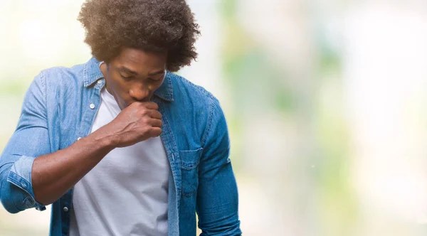 Афроамериканец Изолированном Фоне Чувствует Себя Нездоровым Кашляет Симптом Простуды Бронхита — стоковое фото