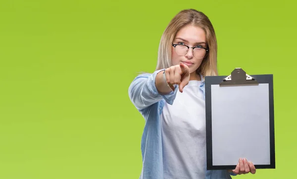 Young Caucasian Business Woman Holding Clipboard Isolated Background Pointing Finger — Stock Photo, Image