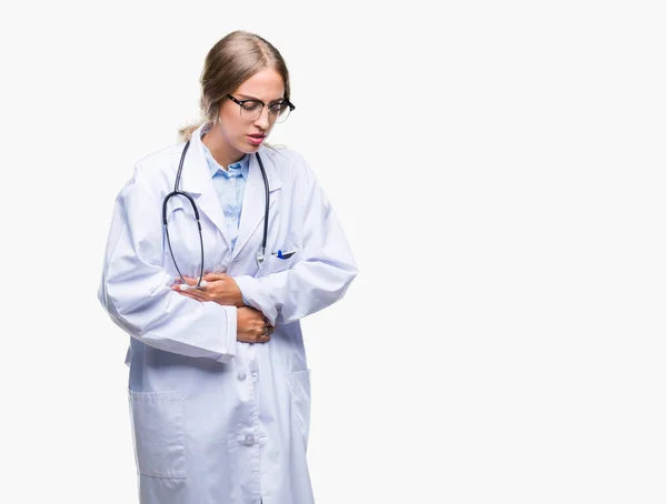 Linda Jovem Mulher Médica Loira Vestindo Uniforme Médico Sobre Fundo — Fotografia de Stock