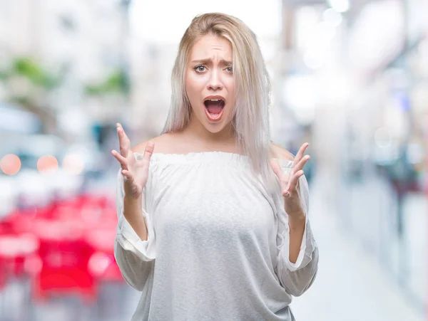 Mladá Blond Žena Nad Izolované Pozadí Crazy Šílený Křik Řvát — Stock fotografie