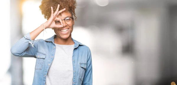 Bela Jovem Afro Americana Mulher Vestindo Óculos Sobre Fundo Isolado — Fotografia de Stock