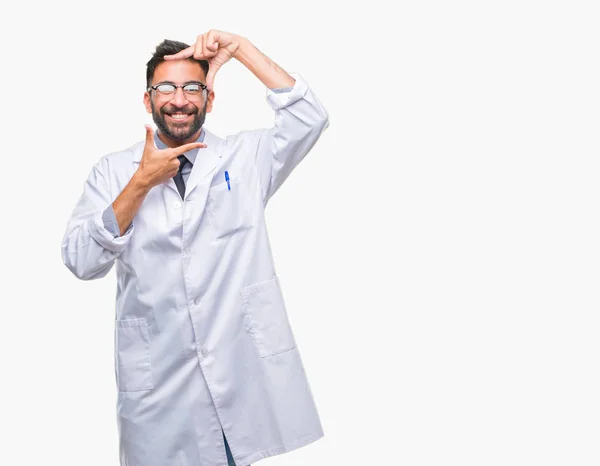 Científico Hispano Adulto Hombre Doctor Usando Una Bata Blanca Sobre — Foto de Stock