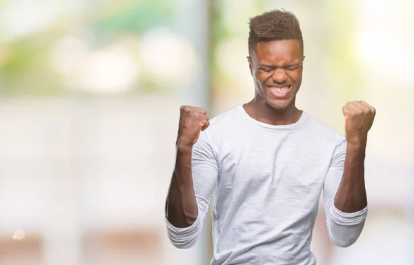 Hombre Afroamericano Joven Sobre Fondo Aislado Muy Feliz Emocionado Haciendo —  Fotos de Stock