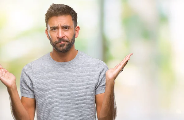 Hombre Hispano Adulto Sobre Fondo Aislado Expresión Despistada Confusa Con — Foto de Stock