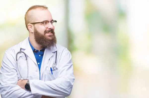 Man Van Jonge Kaukasische Dokter Medische Witte Jas Dragen Geïsoleerde — Stockfoto