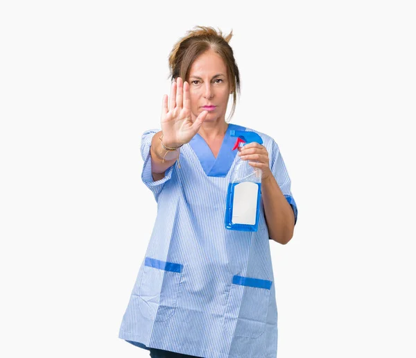 Brünette Putzfrau Mittleren Alters Hausarbeit Uniform Vor Isoliertem Hintergrund Mit — Stockfoto