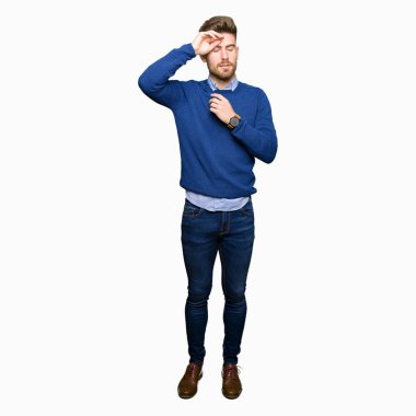 Genç yakışıklı bussines adam alin hastalık ve ateş, grip ve soğuk, virüs hasta için dokunmak