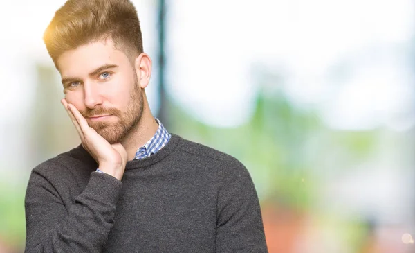 Jonge Knappe Man Van Elegante Denken Zoek Moe Verveeld Met — Stockfoto