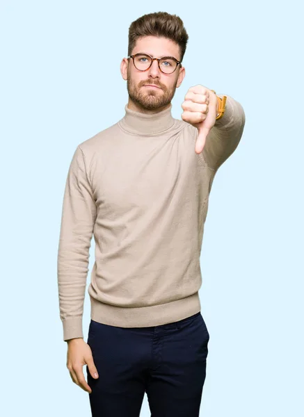 Joven Hombre Negocios Guapo Con Gafas Que Ven Infelices Enojados — Foto de Stock