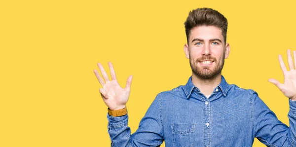 Joven Hombre Guapo Rubio Con Camisa Vaquera Casual Mostrando Apuntando —  Fotos de Stock