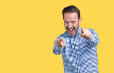 Yakışıklı orta yaş zarif komuta sizde izole üzerinde arka plan size işaret ve parmaklar, kamerayla olumlu ve neşeli gülümseyen