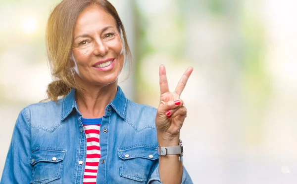 Orta Yaş Spanyol Kadın Kıdemli Mutlu Yüz Zafer Işareti Yaparken — Stok fotoğraf
