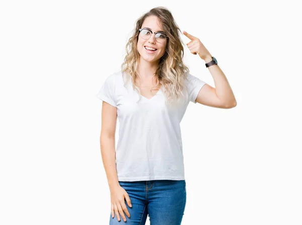 Beautiful Young Blonde Woman Wearing Glasses Isolated Background Smiling Pointing — ストック写真