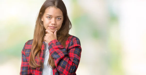 Jonge Mooie Brunette Vrouw Dragen Van Een Jas Geïsoleerde Achtergrond — Stockfoto