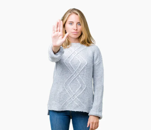 Mulher Bonita Usando Camisola Inverno Sobre Fundo Isolado Fazendo Parar — Fotografia de Stock